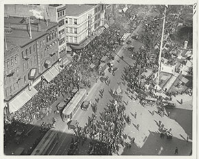 A bird’s-eye view of Newark’s Armistice Day celebration, November 11, 1918.