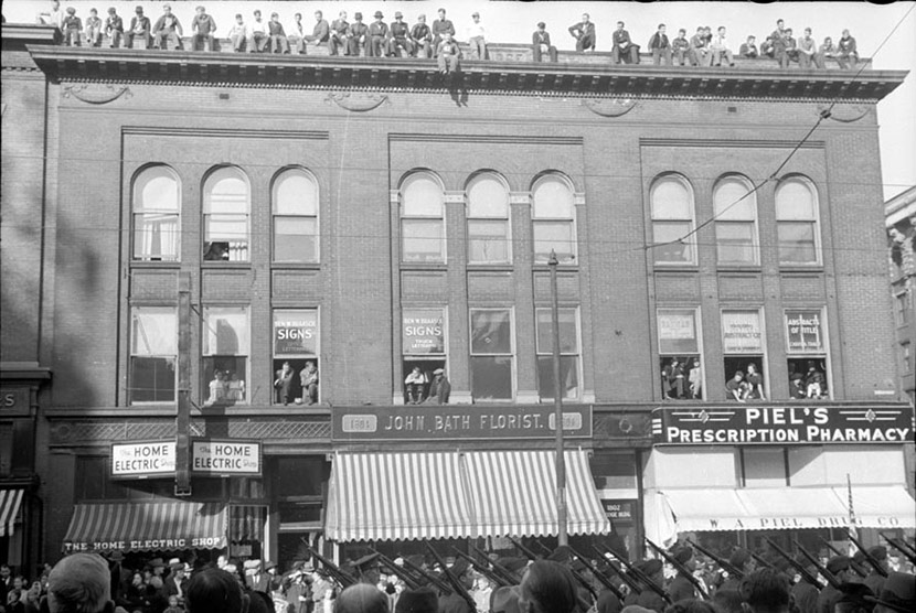 Omaha’s crowded Armistice Day parade, November 1918. The streets were so congested that some took to the roofs of downtown buildings to view the parade.